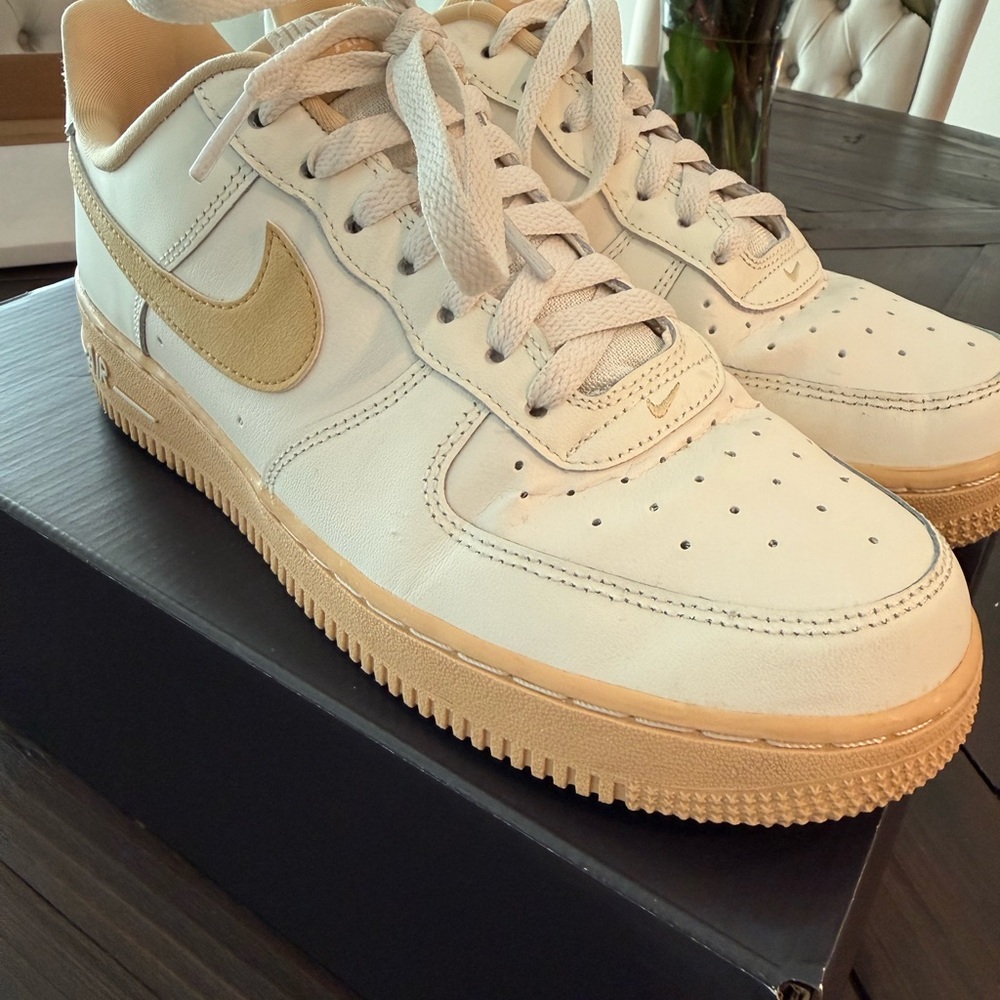 Nike Women's Air Force 1 ‘07